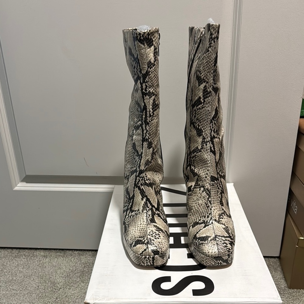 SCHUTZ Black and White Heeled Boots with Textured Design